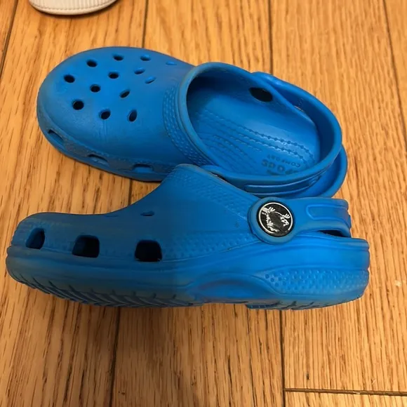 Girls lot of 6 shoes. Size 8