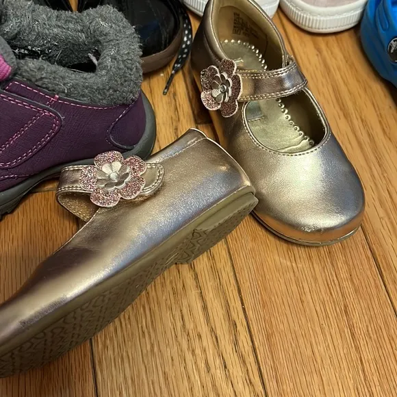 Girls lot of 6 shoes. Size 8
