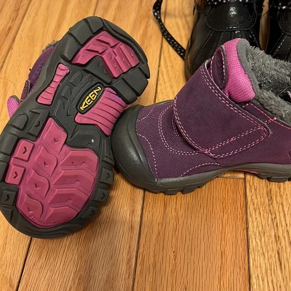 Girls lot of 6 shoes. Size 8