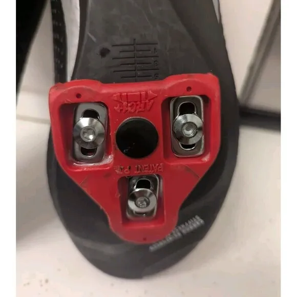 GIRO REGIME CYCLING SHOES BIKING SZ 42 MENS SZ 9
