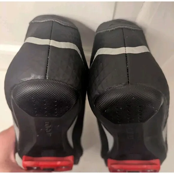 GIRO REGIME CYCLING SHOES BIKING SZ 42 MENS SZ 9