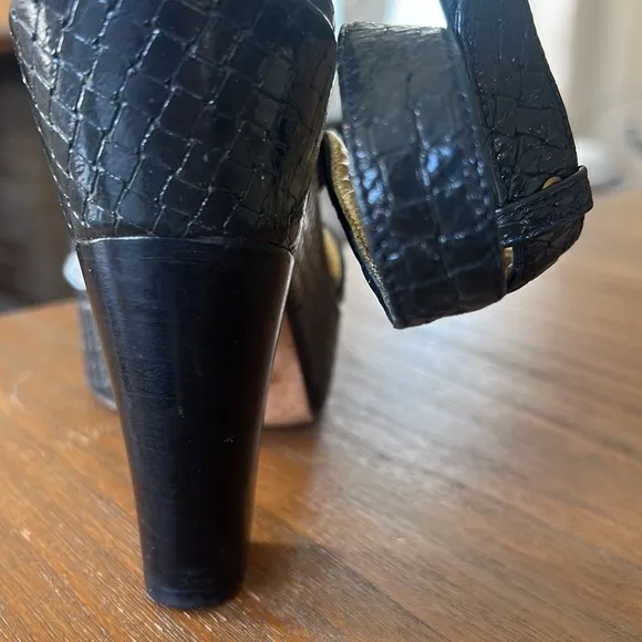 Goldenbleu Blue Alligator High Heels with Gold Buckles Size 39.5 US 8.5