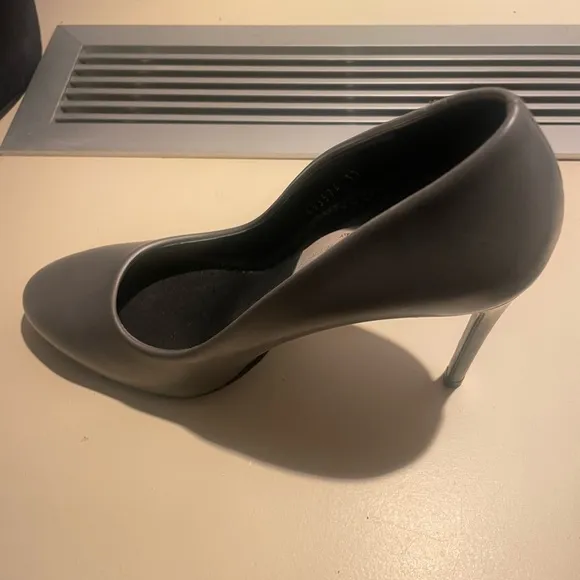 Gray leather Stella shoes