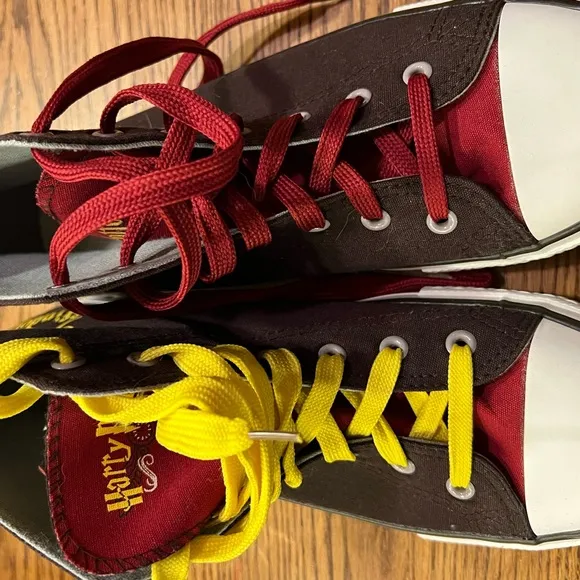 Harry Potter Gryffindor Sz 43 High Top Shoes NEW