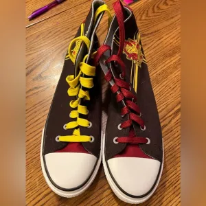 Harry Potter Gryffindor Sz 43 High Top Shoes NEW