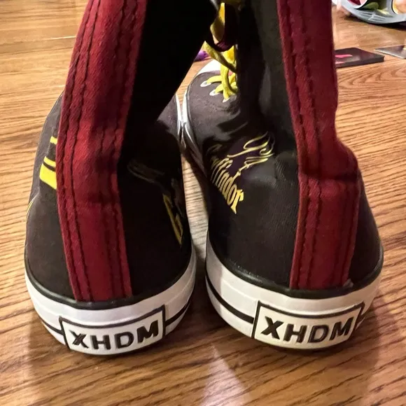 Harry Potter Gryffindor Sz 43 High Top Shoes NEW