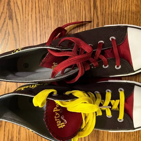 Harry Potter Gryffindor Sz 43 High Top Shoes NEW