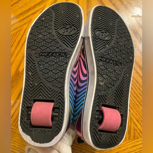 Heely’s Pro 20 Rainbow Tides Unisex Skate Shoe Size 8/Women’s 9
