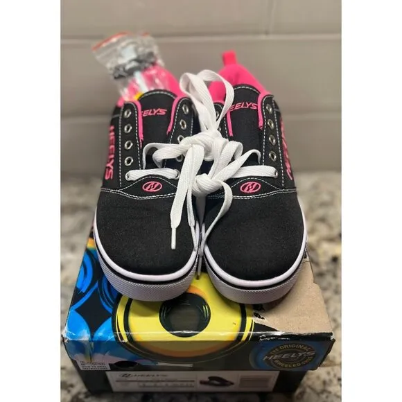 Heelys Youth size 5/ Women size‎ 6 Black &amp; Pink Skate Shoes With Wheels