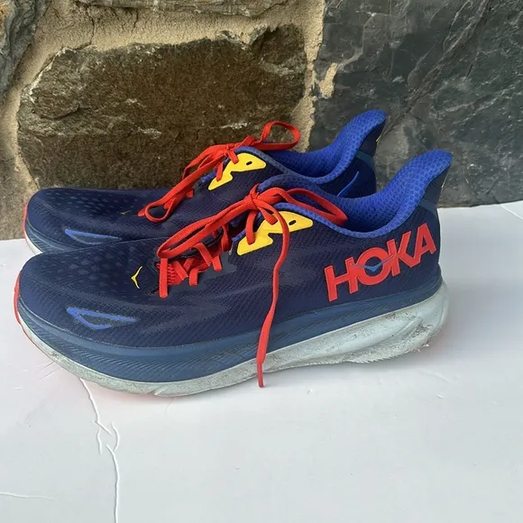 Hoka Clifton 9 Running Shoes - NAVY (BELLWETHER) size 11
