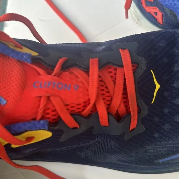 Hoka Clifton 9 Running Shoes - NAVY (BELLWETHER) size 11