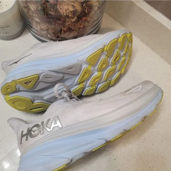 Hoka Clifton 9 women's size 8.5 B
