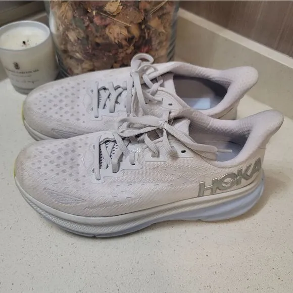Hoka Clifton 9 women's size 8.5 B