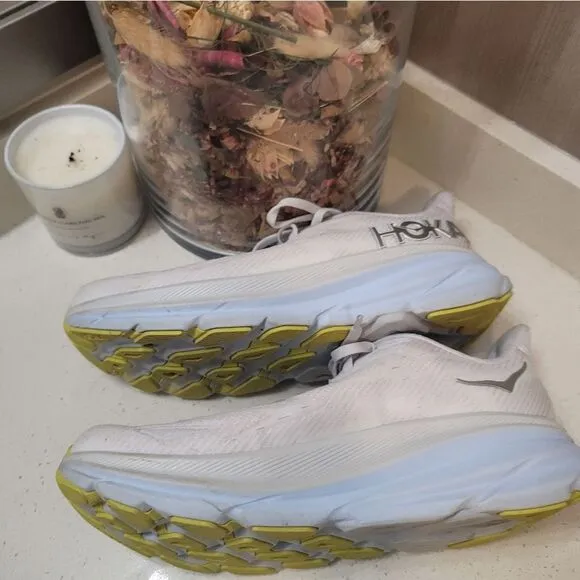 Hoka Clifton 9 women's size 8.5 B