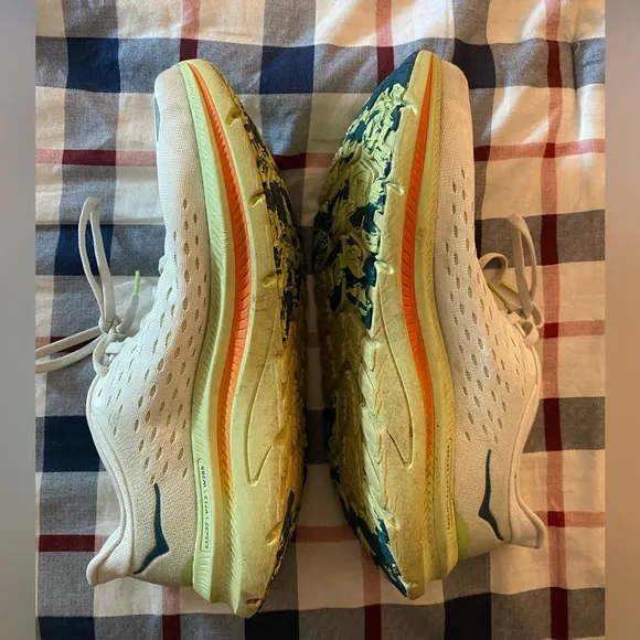 HOKA Kawana men’s size 10 - Excellent Used Condition!
