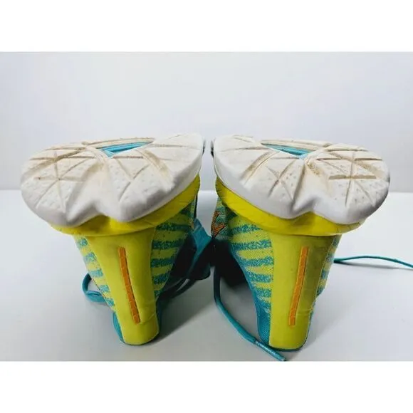 Hoka Women 10 Comfort Shoe, no major rips, details in picture, blue color