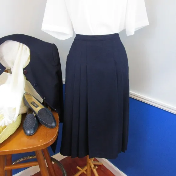 🎆HP🎆Rare Vintage 80's Navy Wool Skirt Suit.