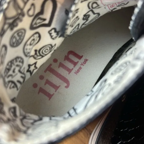 iiJin Faux Matt Croco Embossed High Top platform insole size 6