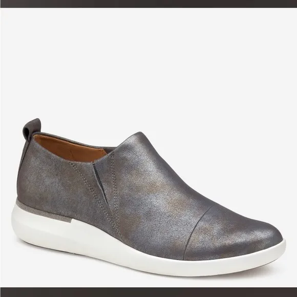 JOHNSTON &amp; MURPHY Dakota Cap Toe Metallic Slip On Sneaker Pewter NWOT size 9