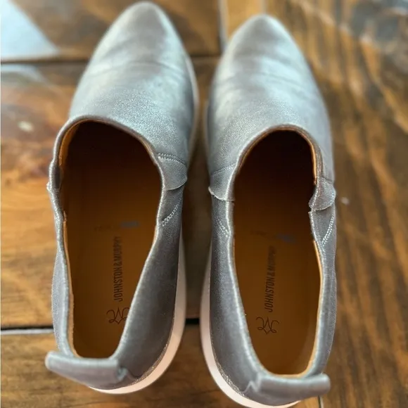 JOHNSTON &amp; MURPHY Dakota Cap Toe Metallic Slip On Sneaker Pewter NWOT size 9