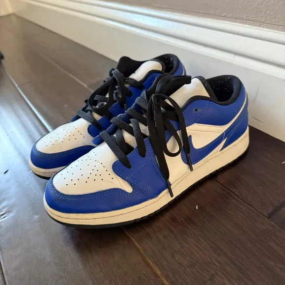 Jordan 1 Low game royal.