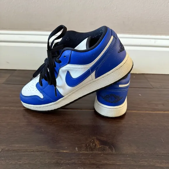 Jordan 1 Low game royal.