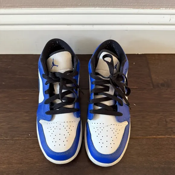 Jordan 1 Low game royal.
