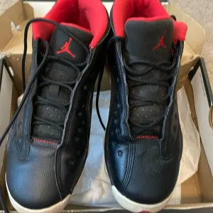 Jordan 13 low basketball shoes SZ 7Y red/black