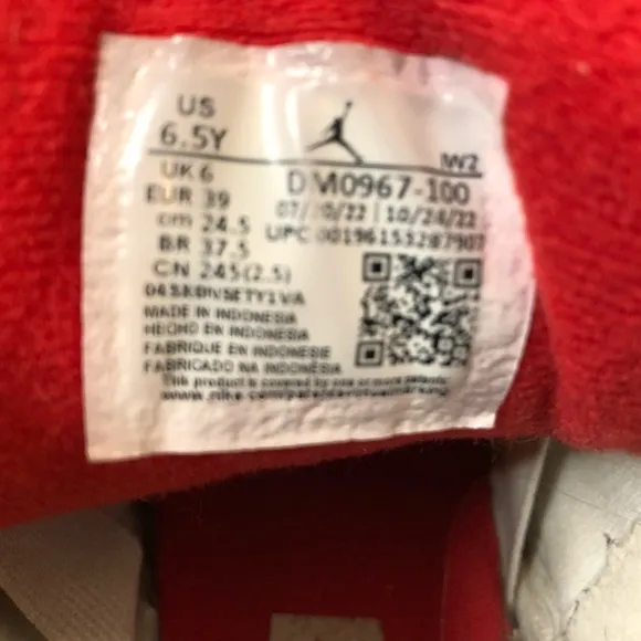 Jordan 3 White Cement Reimagined— 6.5Y USED NO BOX