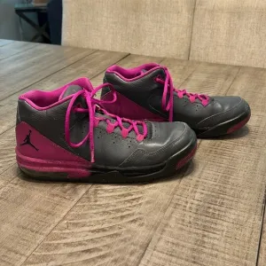 Jordan Flight Origin 2 Kids Grey Fuchsia Size 7Y VGUC