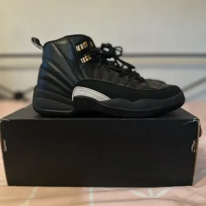 Jordan Kids Shoes in Black and Gold
