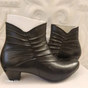 Josef Seibel &quot;Amy&quot; 07 Black Leather boots. New in wholesale box. EU 37/US 6-6.5