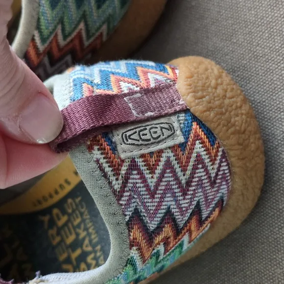 KEEN Howser Canvas Chevron/Plaza Taupe Durable Slip-on Slipper Shoes Women's 9.5
