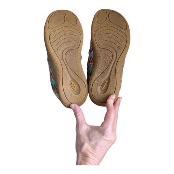 KEEN Howser Canvas Chevron/Plaza Taupe Durable Slip-on Slipper Shoes Women's 9.5