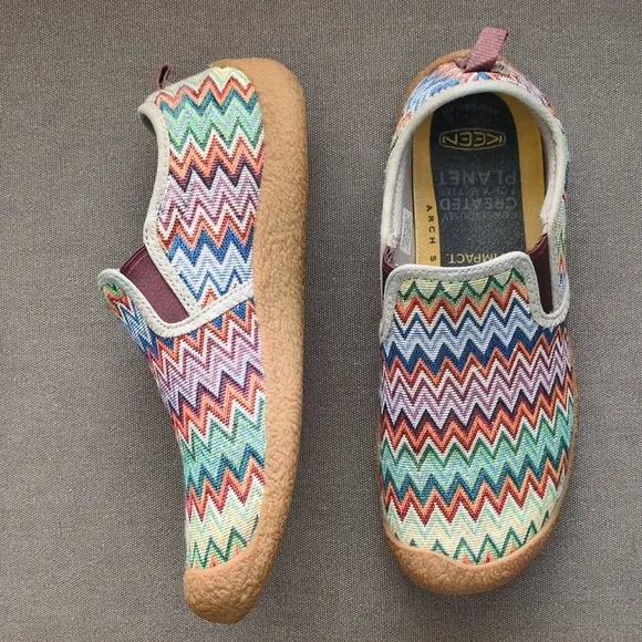 KEEN Howser Canvas Chevron/Plaza Taupe Durable Slip-on Slipper Shoes Women's 9.5