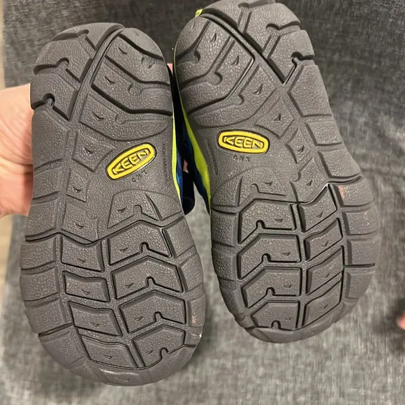 KEEN Kids Blue and Green Shoes size 6