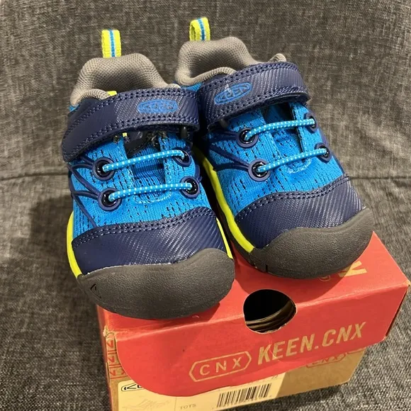 KEEN Kids Blue and Green Shoes size 6