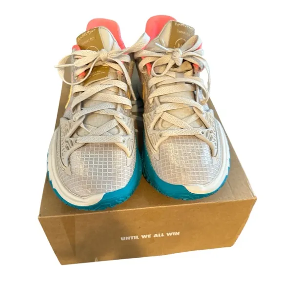 Kyrie Desert Sand Low 4 Boys Shoes~ Size 6~ Brand New in Box