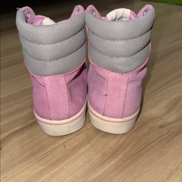 Lacoste Women's Pink High-Top Sneakers SIZE 7