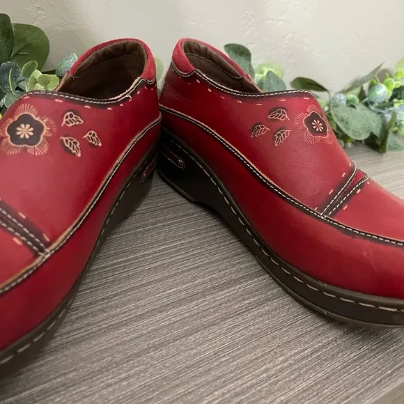 L'Artiste Burbank Women's Clogs Spring Step Painted Leather Red Size 40 / US 9.5