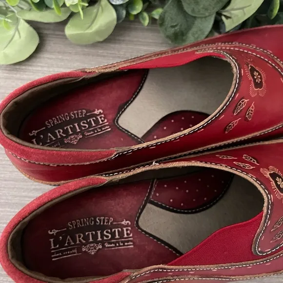 L'Artiste Burbank Women's Clogs Spring Step Painted Leather Red Size 40 / US 9.5
