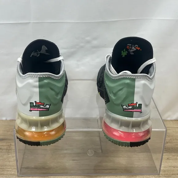 Lebron XVIII Low Smoke Gray/Sunset Pulse Size 8 Shoes