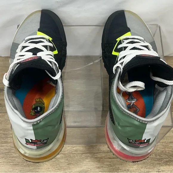 Lebron XVIII Low Smoke Gray/Sunset Pulse Size 8 Shoes