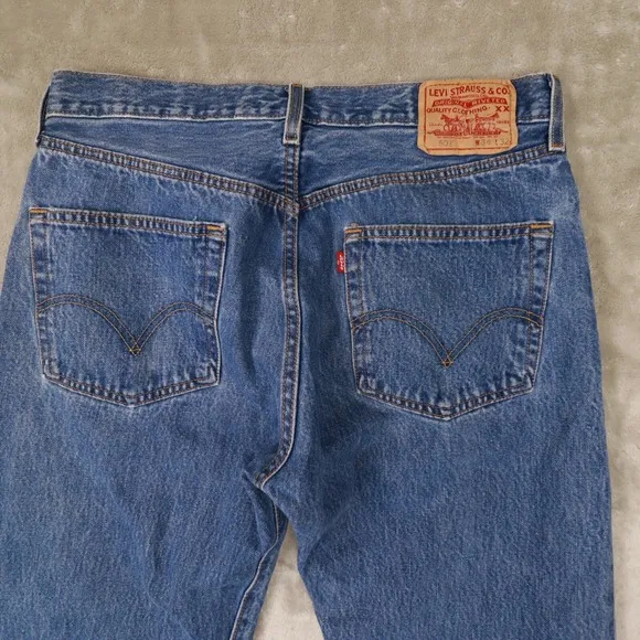 Levi's 501XX Men's Medium Wash Button Fly Jeans Y2K size 34x32 (act 32x31)