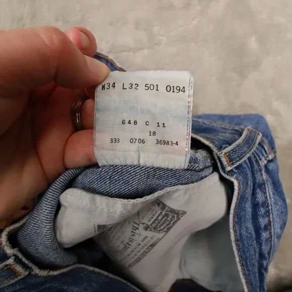 Levi's 501XX Men's Medium Wash Button Fly Jeans Y2K size 34x32 (act 32x31)