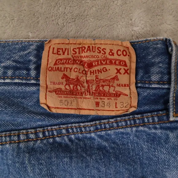 Levi's 501XX Men's Medium Wash Button Fly Jeans Y2K size 34x32 (act 32x31)