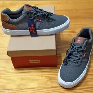 LEVI'S Men's Casual Comfortable Sneakers Shoes, Size 9, New With Tag &amp; Box
