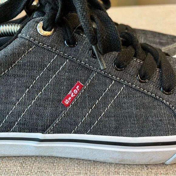 Levi’s Mens Turner Black Chambray Lace Up Sneakers size 10.5
