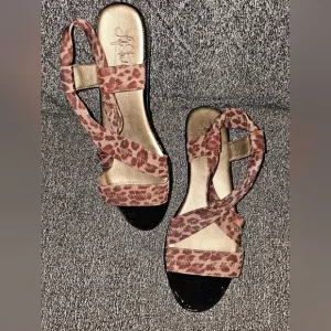 LIFE STRIDE Sandles Animal Print Brown &amp; Beige Size 10M Debutante