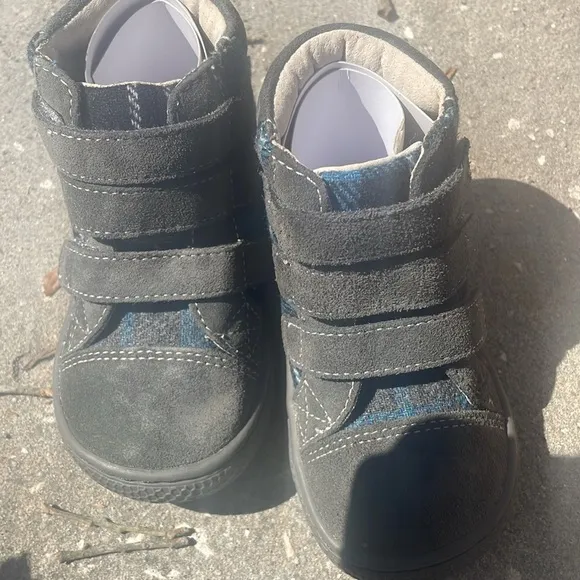 Livie &amp; Luca toddler size 5 flexible hi top shoe